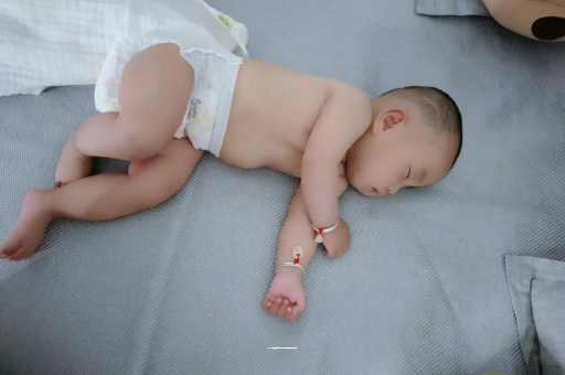 辽宁三个月宝宝抬头不稳